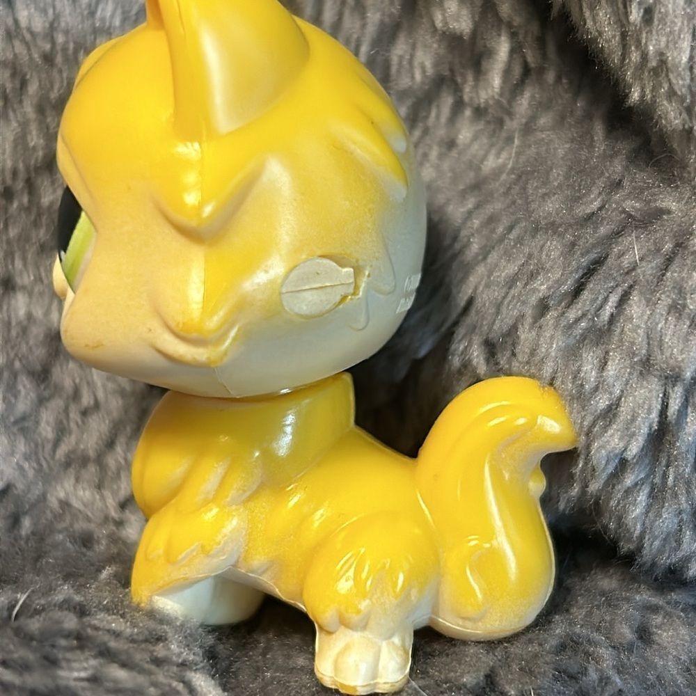 Littlest Pet Shop First Generation Yellow Cat Motion Tongue - Picture 4 of 8